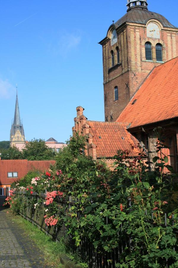 Zentrale Ferienwohnung Anker Im Sonnenblumenhaus Flensburg Bagian luar foto